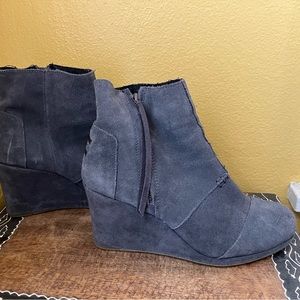 TOMS Women’s ankle boots, gray suede, excellent - size 8 1/2